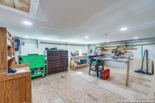 Listing photo id 20 for 128 Cinnamon Creek