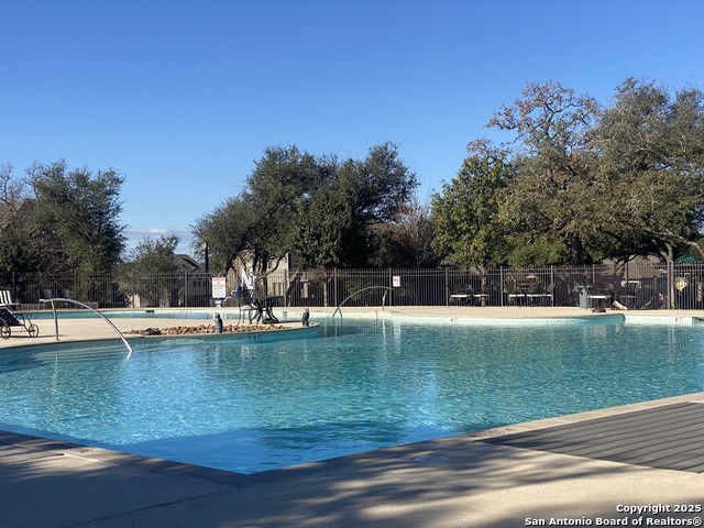 Listing photo id 24 for 128 Cinnamon Creek