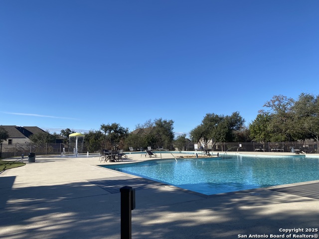 Listing photo id 25 for 128 Cinnamon Creek