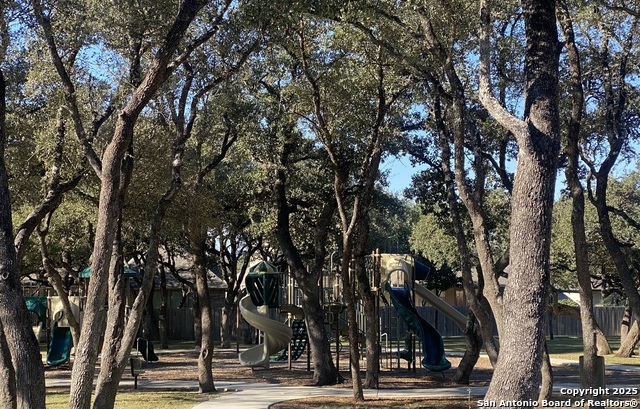 Listing photo id 28 for 128 Cinnamon Creek