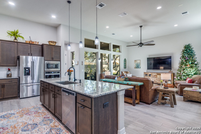 Listing photo id 7 for 128 Cinnamon Creek