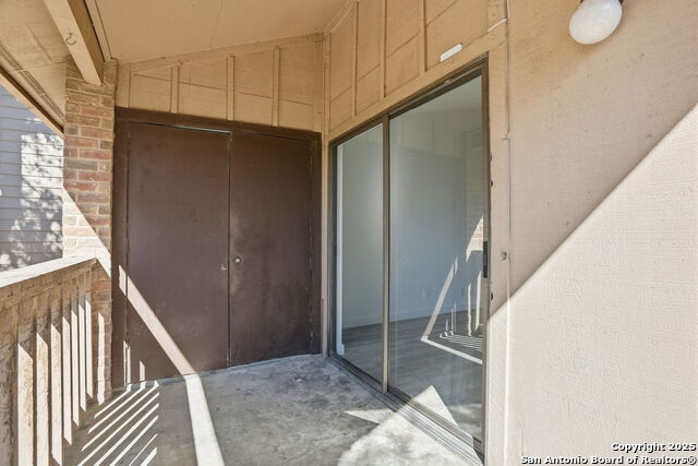 Image 15 of 21 For 2935 Nacogdoches 211