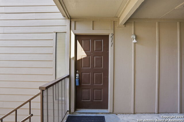 Image 16 of 21 For 2935 Nacogdoches 211