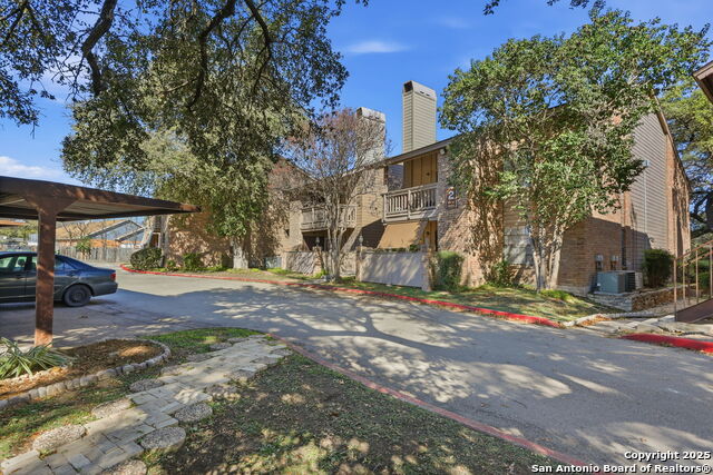 Image 20 of 21 For 2935 Nacogdoches 211