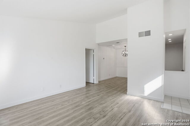 Image 6 of 21 For 2935 Nacogdoches 211