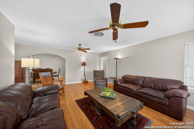 Image 11 of 40 For 3827 Longridge Dr