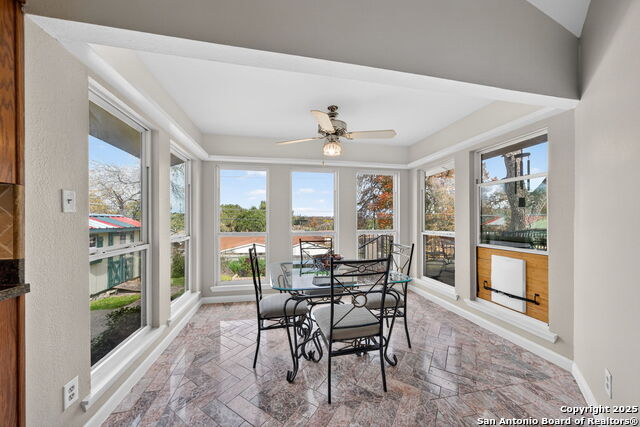 Image 17 of 40 For 3827 Longridge Dr