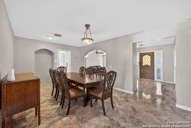 Image 18 of 40 For 3827 Longridge Dr