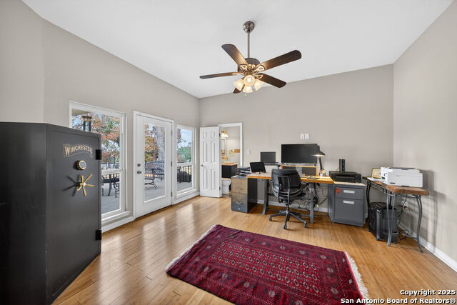 Image 20 of 40 For 3827 Longridge Dr