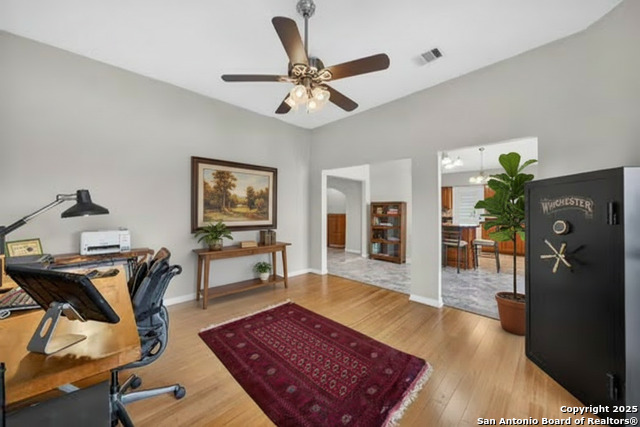 Image 23 of 40 For 3827 Longridge Dr