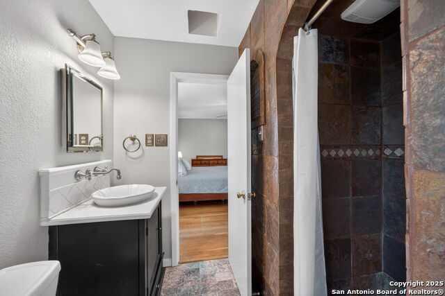 Image 24 of 40 For 3827 Longridge Dr