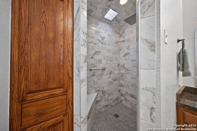 Image 28 of 40 For 3827 Longridge Dr