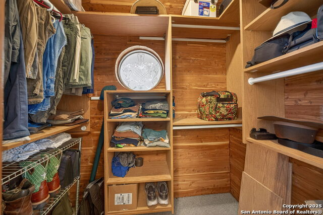 Image 29 of 40 For 3827 Longridge Dr