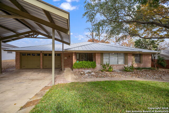 Image 3 of 40 For 3827 Longridge Dr