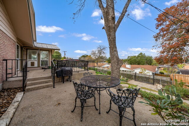 Image 35 of 40 For 3827 Longridge Dr