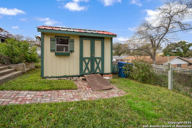 Image 36 of 40 For 3827 Longridge Dr