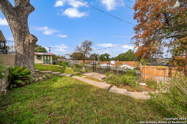 Image 37 of 40 For 3827 Longridge Dr