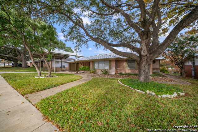 Image 4 of 40 For 3827 Longridge Dr