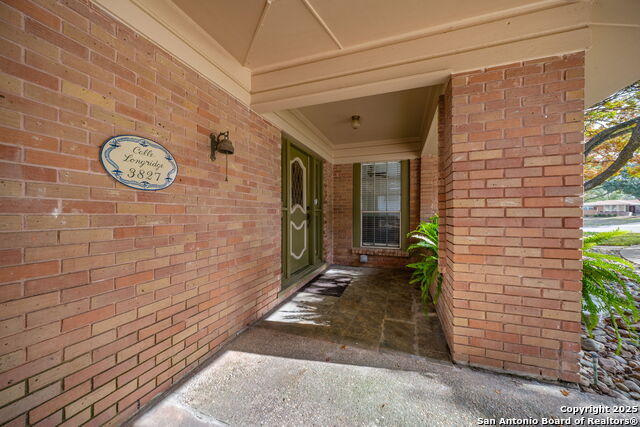 Image 5 of 40 For 3827 Longridge Dr