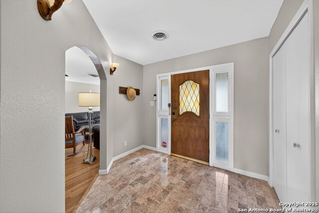 Image 6 of 40 For 3827 Longridge Dr