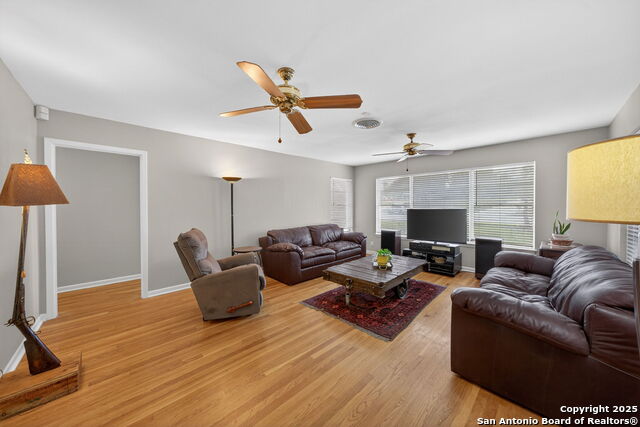 Image 8 of 40 For 3827 Longridge Dr