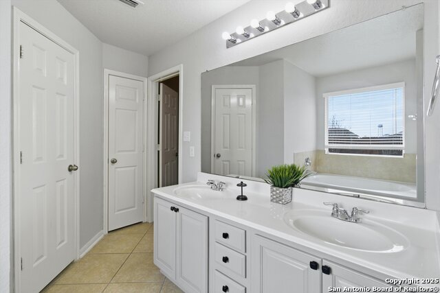 Image 25 of 32 For 8242 Pioneer Oak