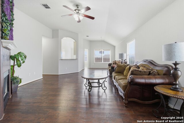 Image 6 of 32 For 8242 Pioneer Oak