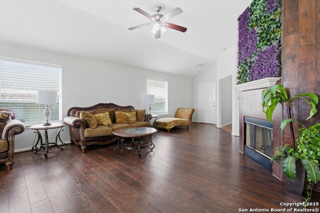 Image 9 of 32 For 8242 Pioneer Oak