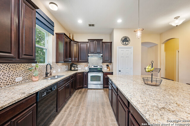 Image 13 of 35 For 8921 Vine Leaf