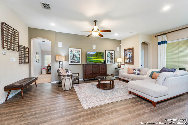 Image 17 of 35 For 8921 Vine Leaf