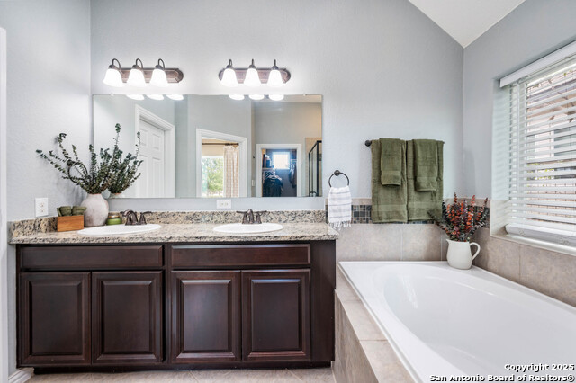 Image 22 of 35 For 8921 Vine Leaf