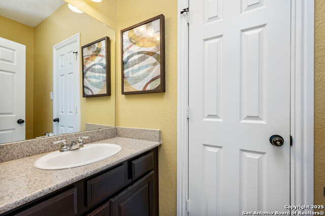 Image 30 of 35 For 8921 Vine Leaf