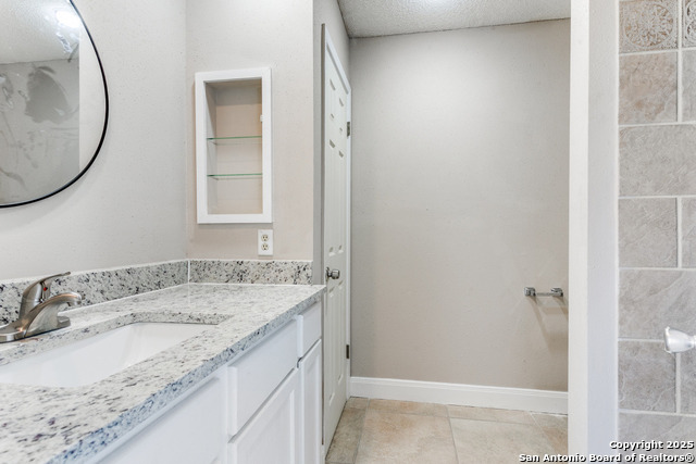 Image 11 of 17 For 14206 Short Horn