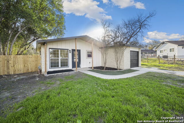 Image 3 of 19 For 7602 Strolling