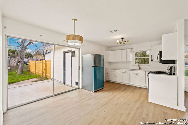 Image 7 of 19 For 7602 Strolling