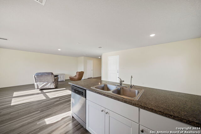 Image 10 of 25 For 7058 Dominic Vly