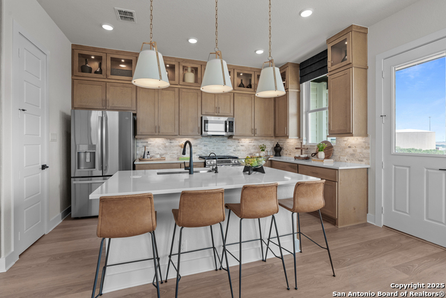 Listing photo id 5 for 20675 Huebner Rd Unit 531