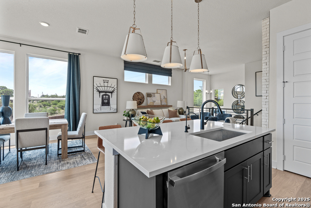 Listing photo id 7 for 20675 Huebner Rd Unit 531