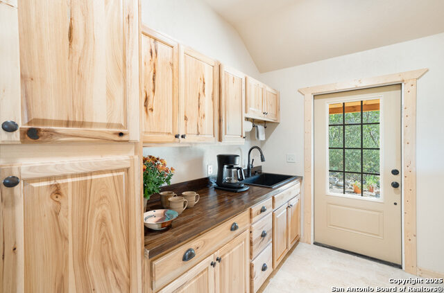 Listing photo id 8 for 300 County Road 550