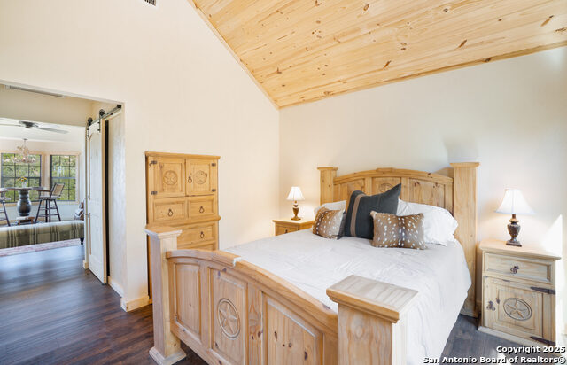 Listing photo id 10 for 300 County Road 550