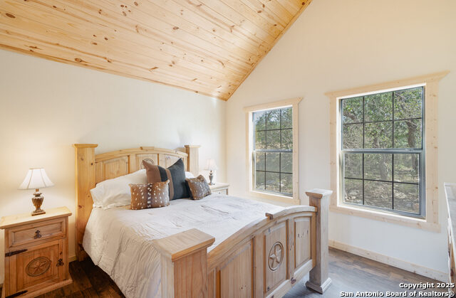 Listing photo id 11 for 300 County Road 550