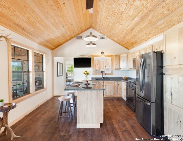 Listing photo id 5 for 300 County Road 550