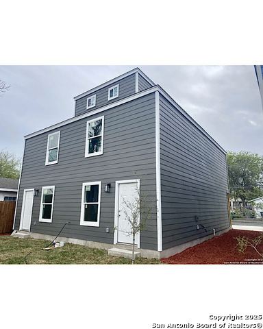 Image 8 of 12 For 139 Huntington 101