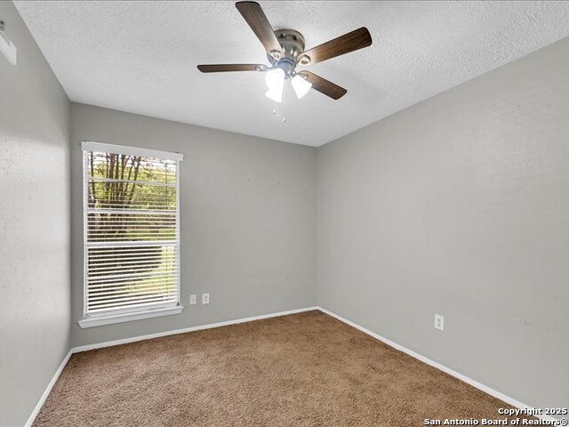 Listing photo id 14 for 8406 Daycoach