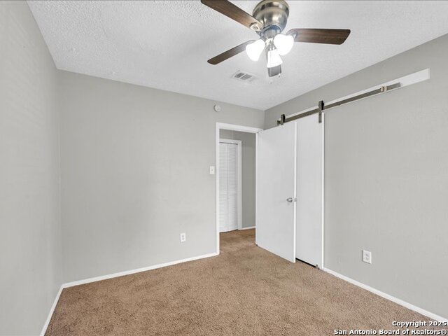 Listing photo id 15 for 8406 Daycoach