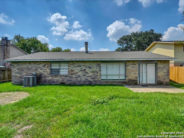 Listing photo id 18 for 8406 Daycoach