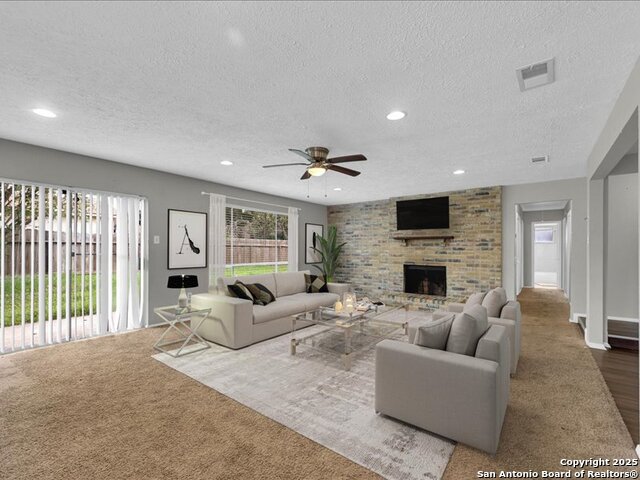 Listing photo id 2 for 8406 Daycoach