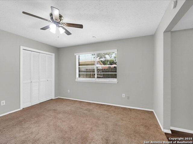 Listing photo id 5 for 8406 Daycoach