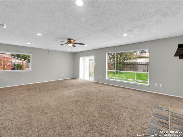 Listing photo id 6 for 8406 Daycoach