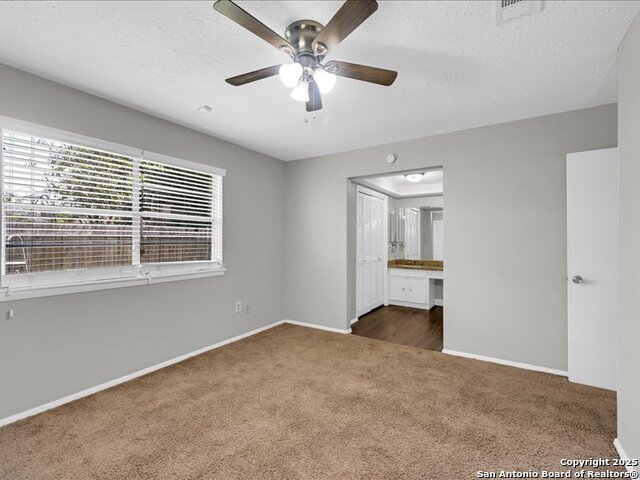 Listing photo id 7 for 8406 Daycoach